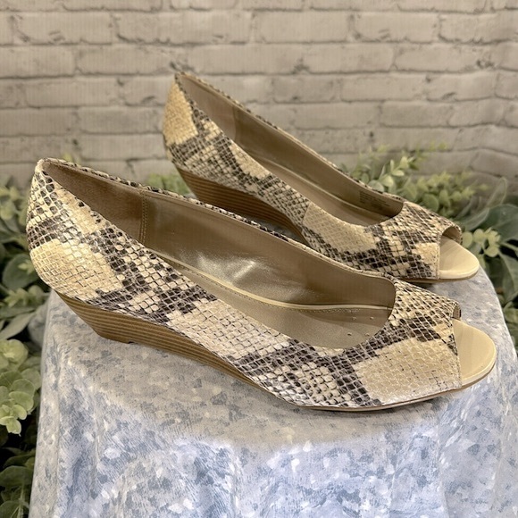 Alfani Step’nFlex Cammi Faux Snakeskin Ivory & Gray PeepToe Wedges WMS 9M✨VGUC✨ - Picture 12 of 12
